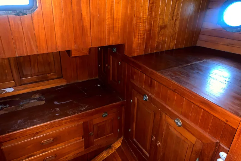 1982 Spindrift Pilothouse