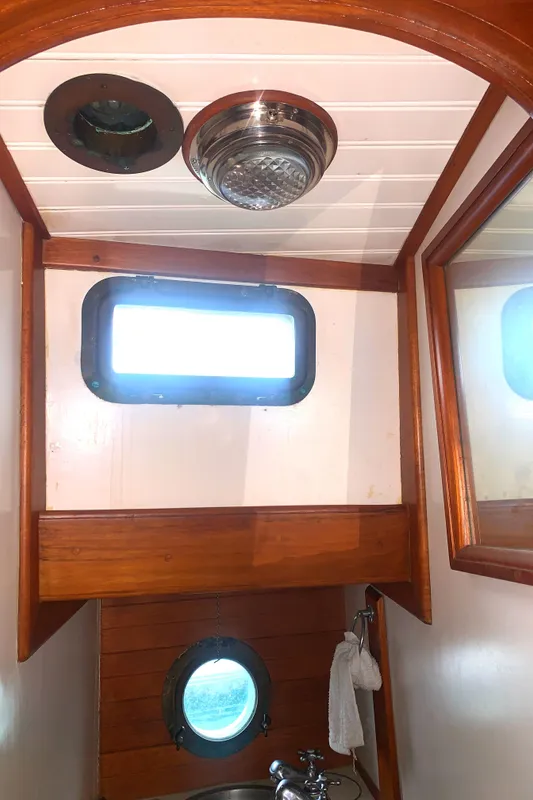 1982 Spindrift Pilothouse