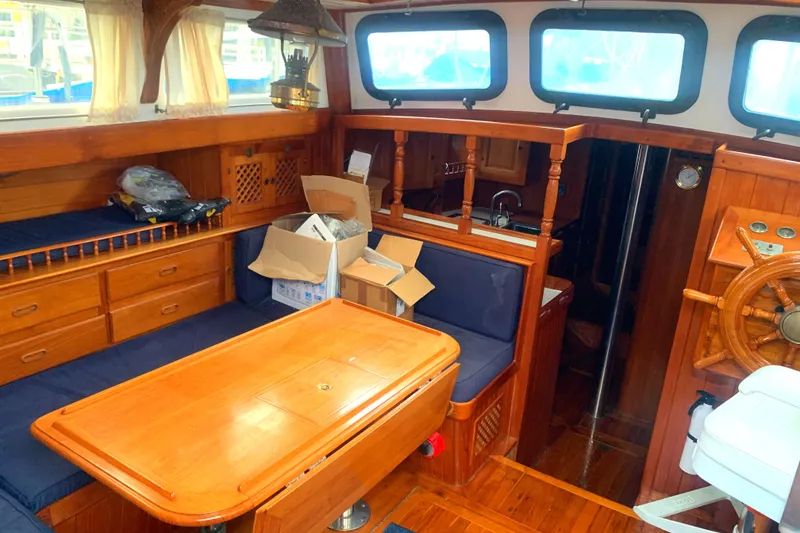 1982 Spindrift Pilothouse