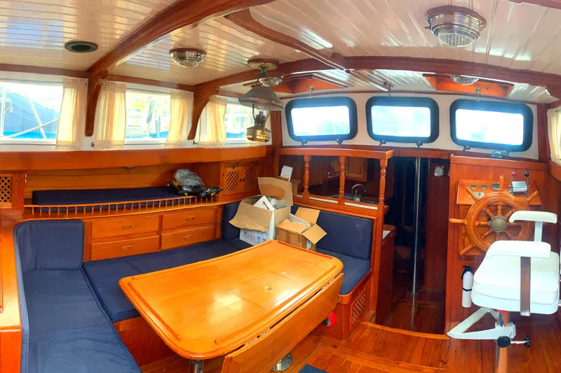 1982 Spindrift Pilothouse