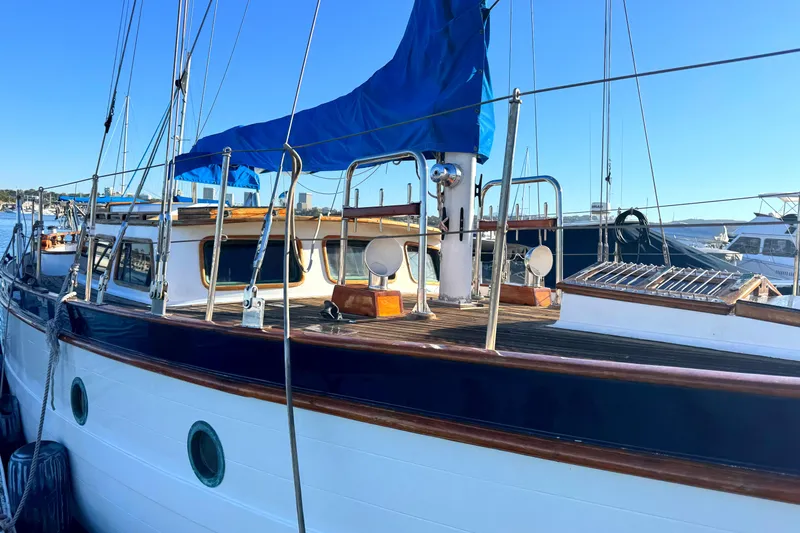 1982 Spindrift Pilothouse
