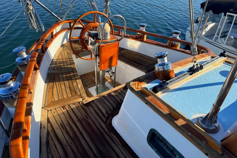 1982 Spindrift Pilothouse