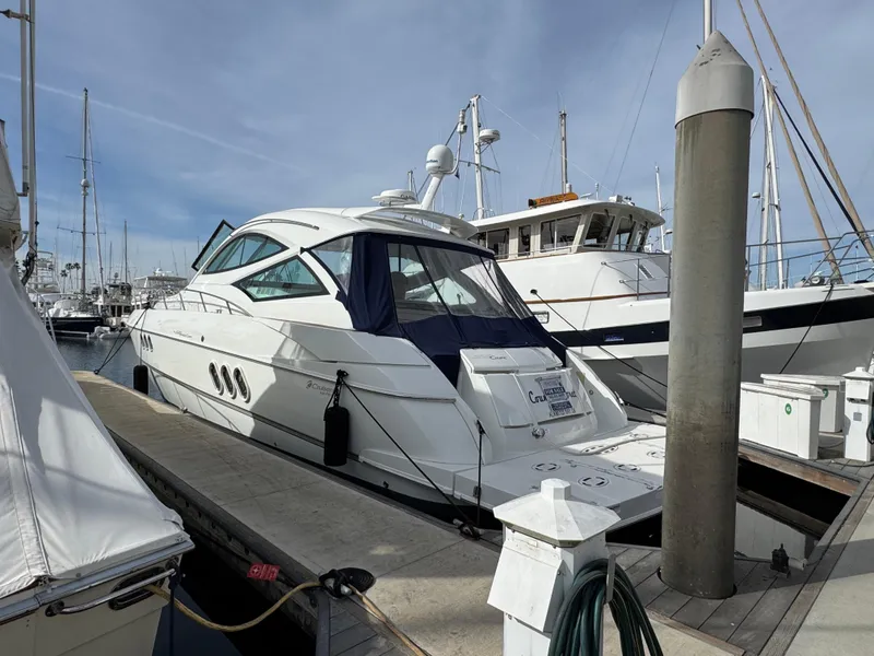 2009 Cruisers Yachts 520 Sports Coupe