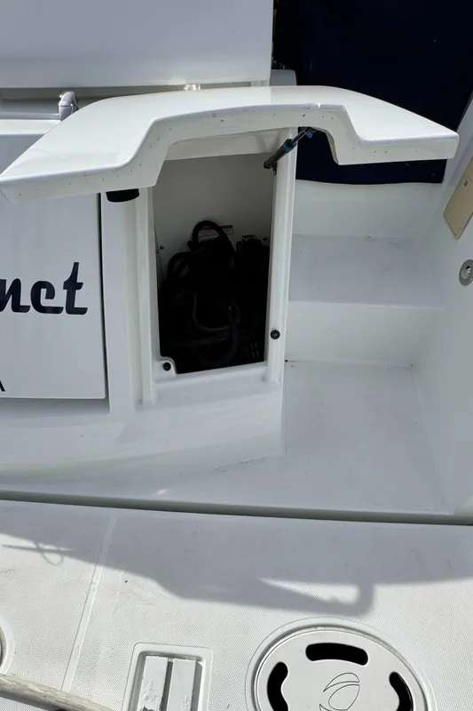 2009 Cruisers Yachts 520 Sports Coupe