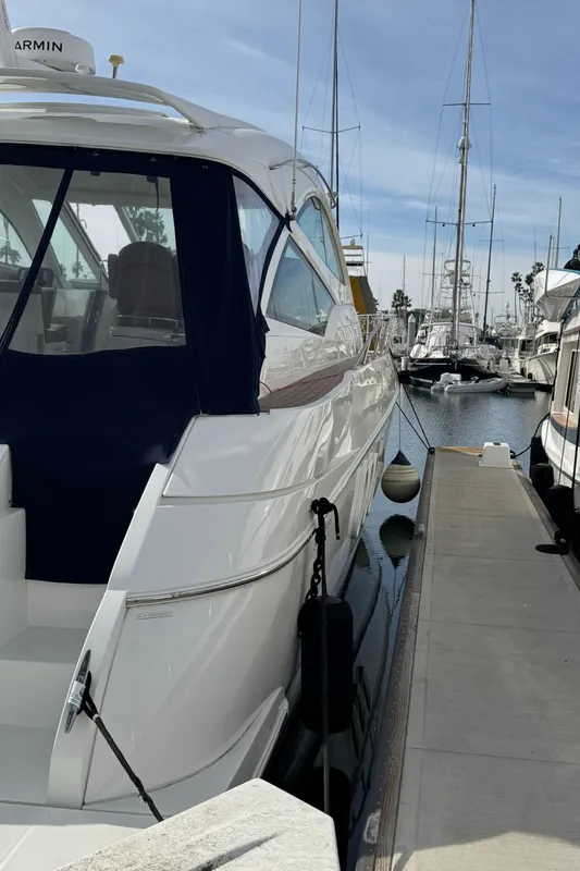 2009 Cruisers Yachts 520 Sports Coupe