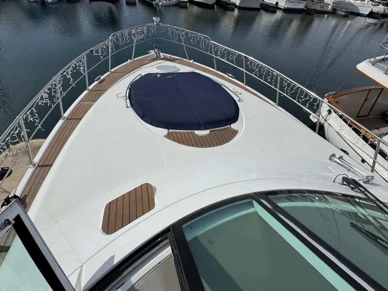 2009 Cruisers Yachts 520 Sports Coupe