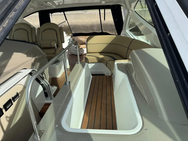 2009 Cruisers Yachts 520 Sports Coupe
