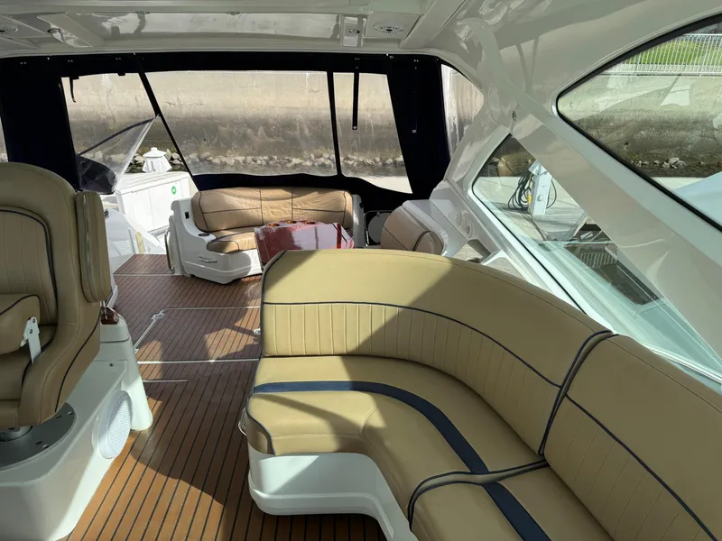 2009 Cruisers Yachts 520 Sports Coupe
