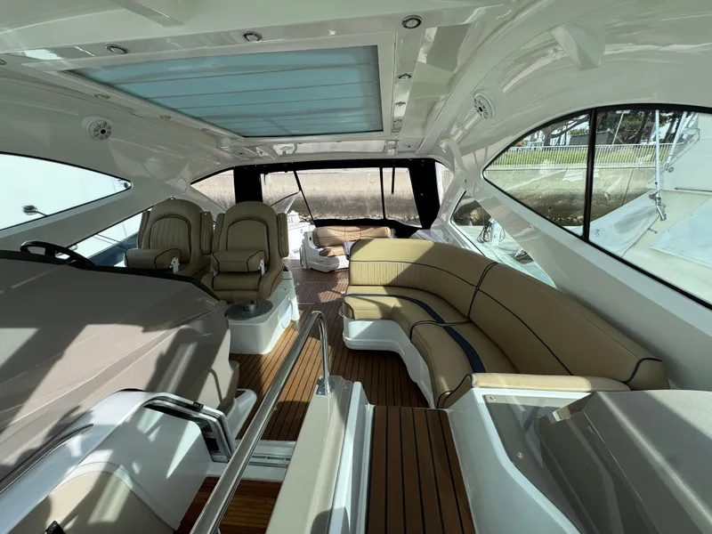 2009 Cruisers Yachts 520 Sports Coupe