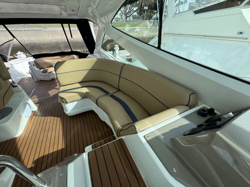 2009 Cruisers Yachts 520 Sports Coupe