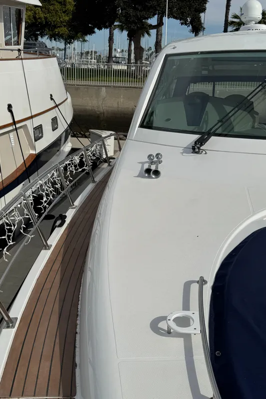 2009 Cruisers Yachts 520 Sports Coupe
