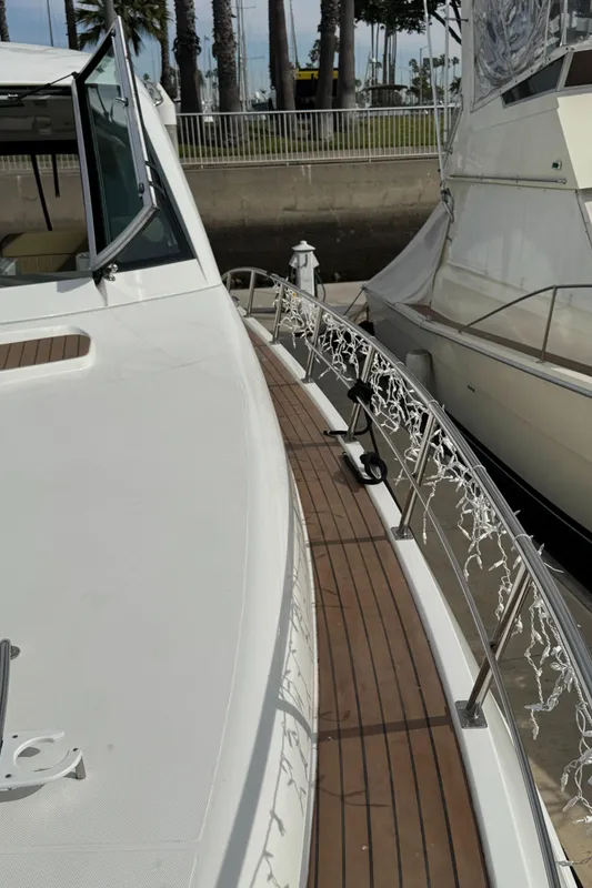 2009 Cruisers Yachts 520 Sports Coupe