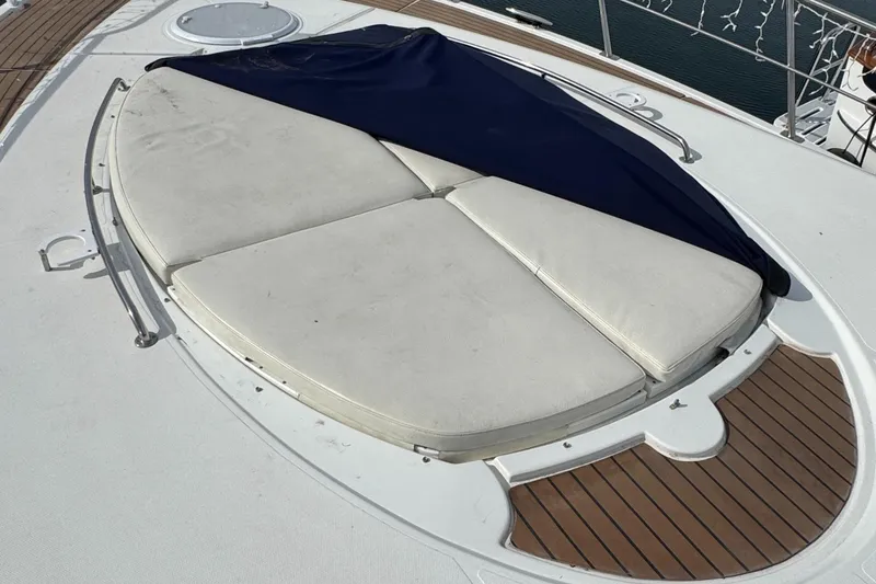 2009 Cruisers Yachts 520 Sports Coupe