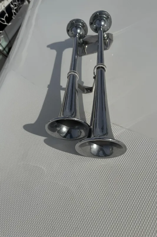 2009 Cruisers Yachts 520 Sports Coupe