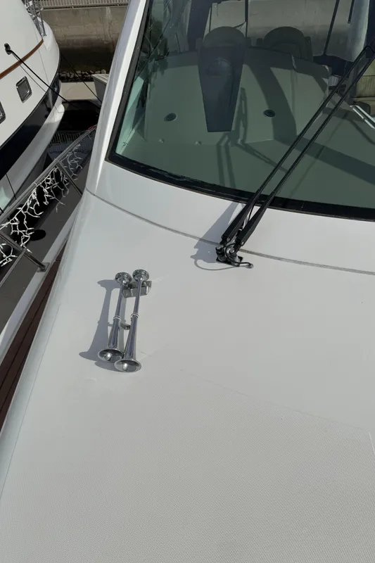 2009 Cruisers Yachts 520 Sports Coupe