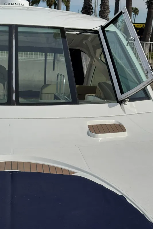 2009 Cruisers Yachts 520 Sports Coupe