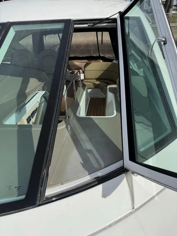 2009 Cruisers Yachts 520 Sports Coupe
