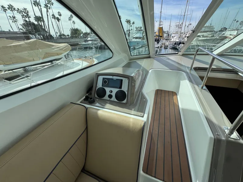 2009 Cruisers Yachts 520 Sports Coupe