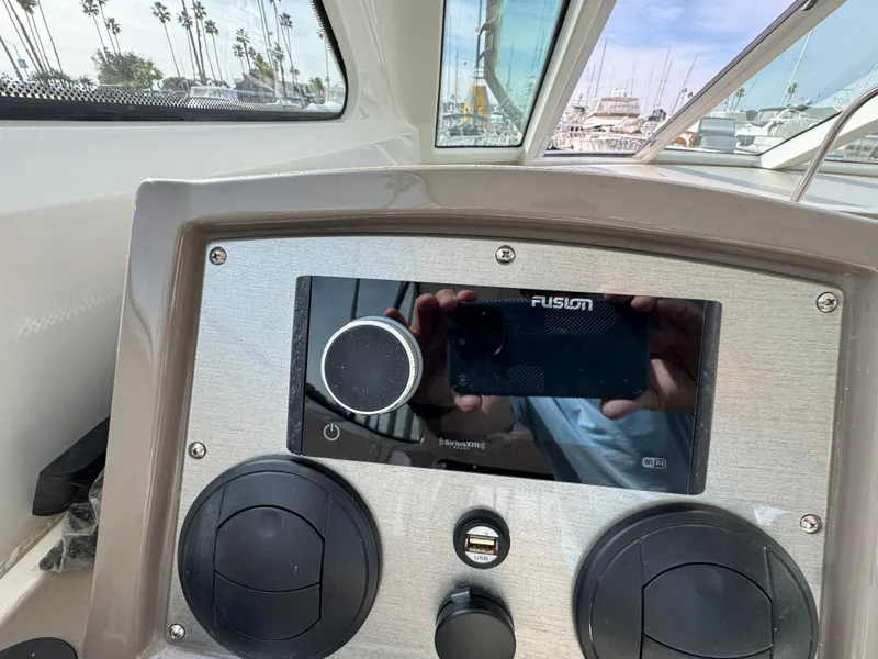 2009 Cruisers Yachts 520 Sports Coupe