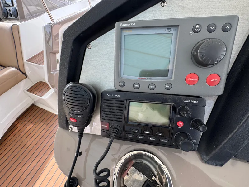 2009 Cruisers Yachts 520 Sports Coupe