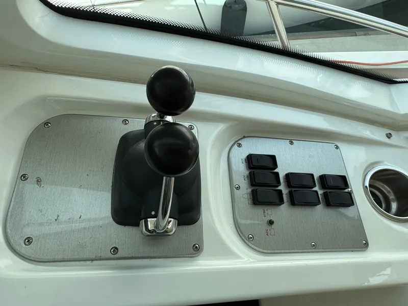 2009 Cruisers Yachts 520 Sports Coupe