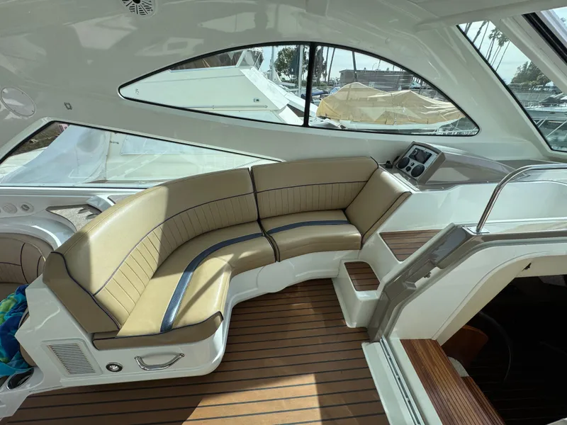 2009 Cruisers Yachts 520 Sports Coupe