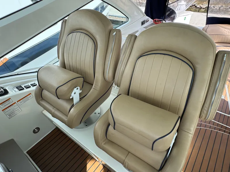 2009 Cruisers Yachts 520 Sports Coupe
