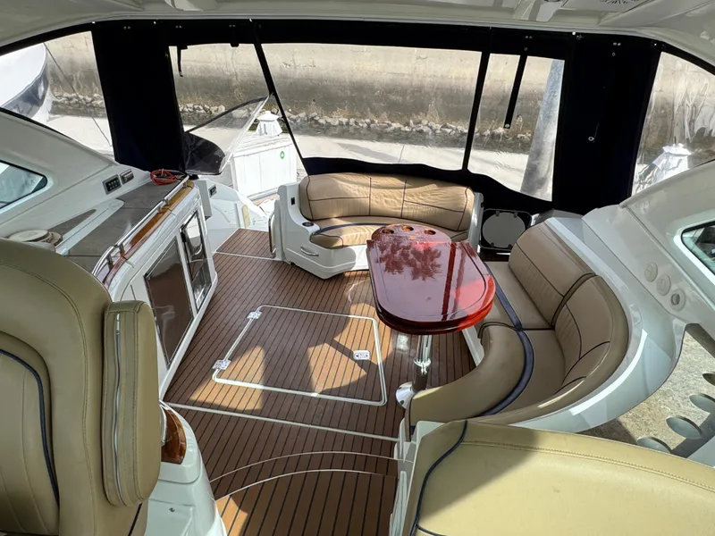2009 Cruisers Yachts 520 Sports Coupe