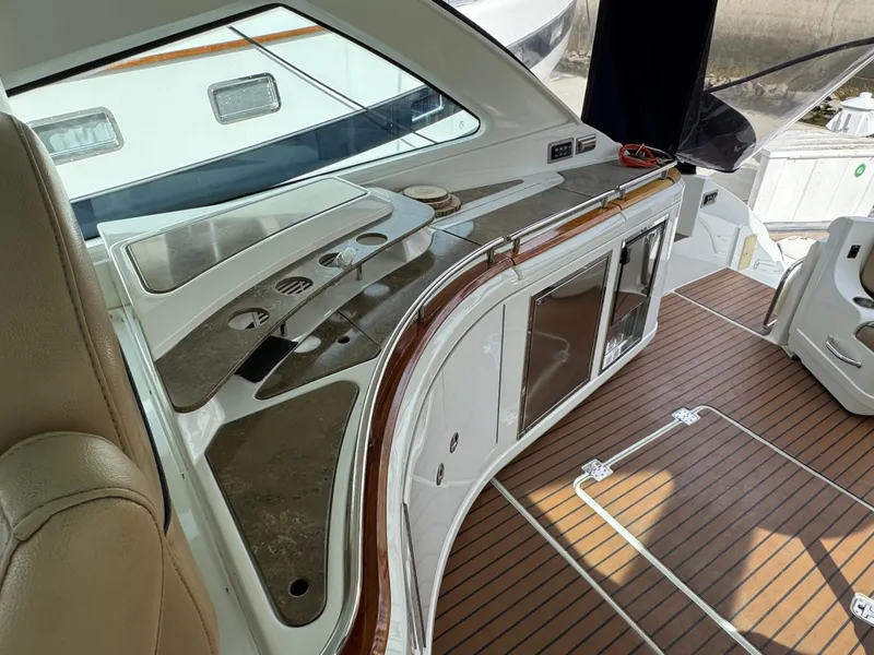 2009 Cruisers Yachts 520 Sports Coupe