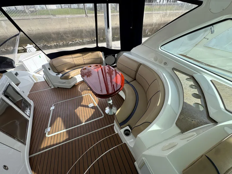 2009 Cruisers Yachts 520 Sports Coupe