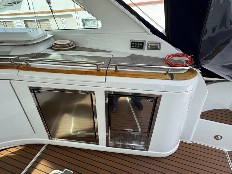 2009 Cruisers Yachts 520 Sports Coupe