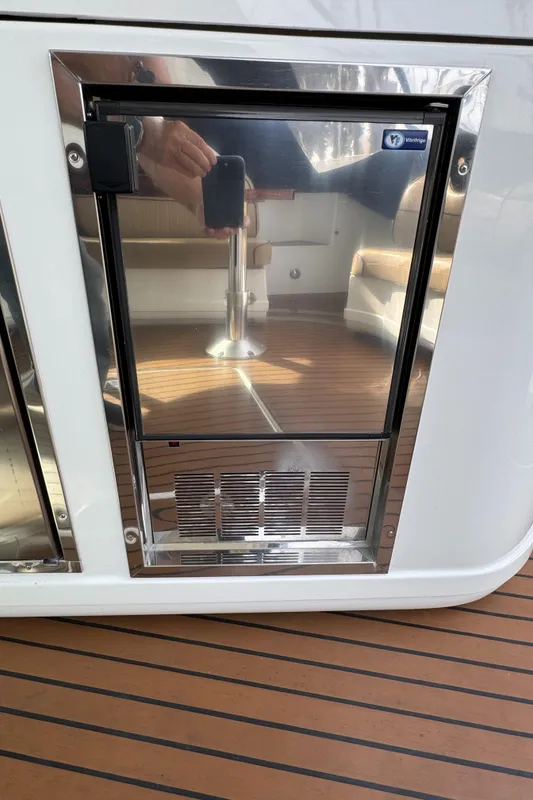 2009 Cruisers Yachts 520 Sports Coupe