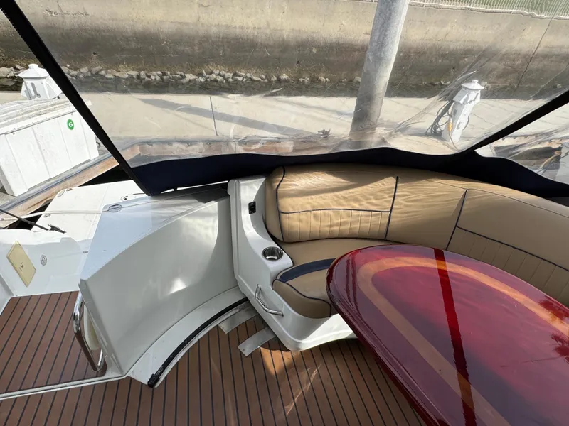 2009 Cruisers Yachts 520 Sports Coupe