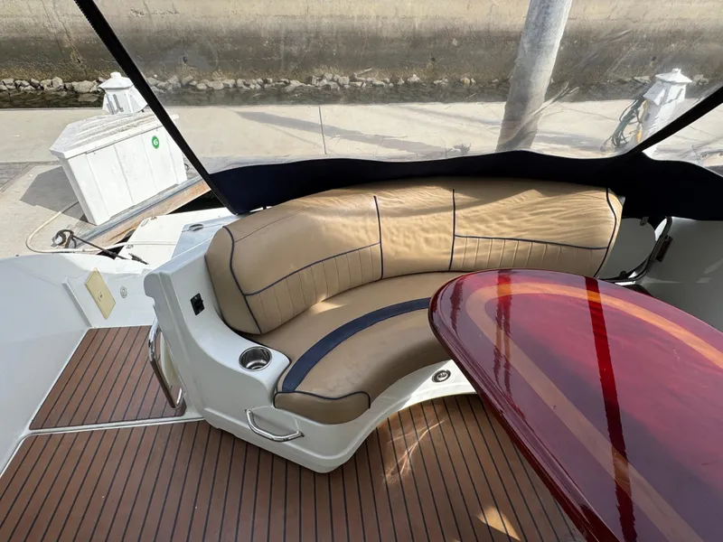 2009 Cruisers Yachts 520 Sports Coupe