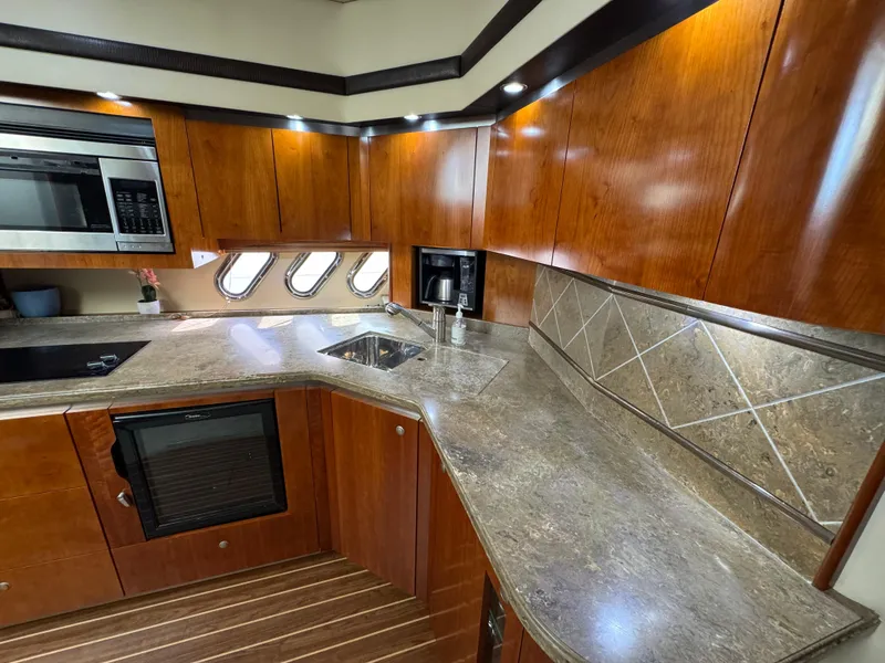 2009 Cruisers Yachts 520 Sports Coupe