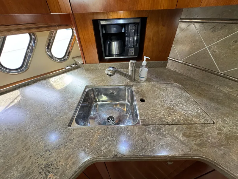 2009 Cruisers Yachts 520 Sports Coupe