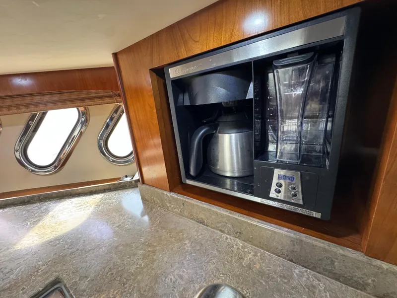 2009 Cruisers Yachts 520 Sports Coupe