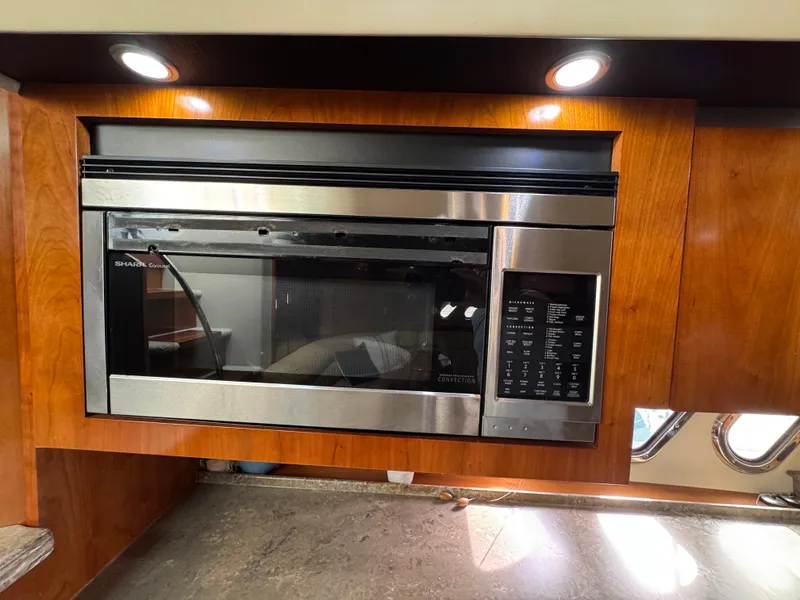 2009 Cruisers Yachts 520 Sports Coupe