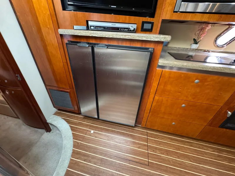 2009 Cruisers Yachts 520 Sports Coupe