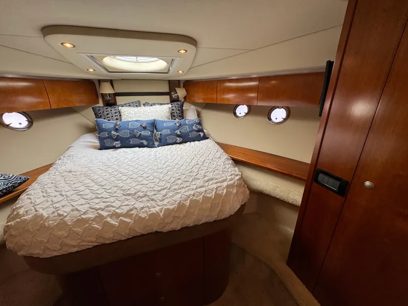 2009 Cruisers Yachts 520 Sports Coupe