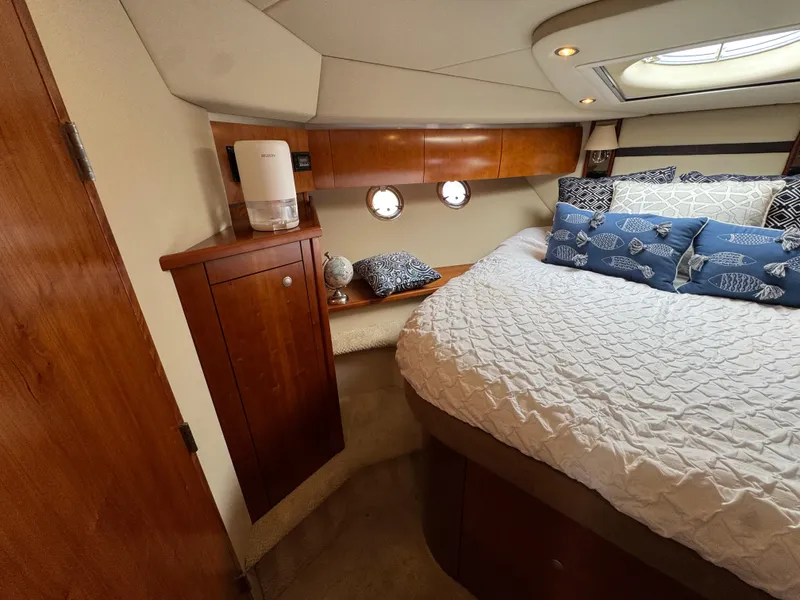 2009 Cruisers Yachts 520 Sports Coupe