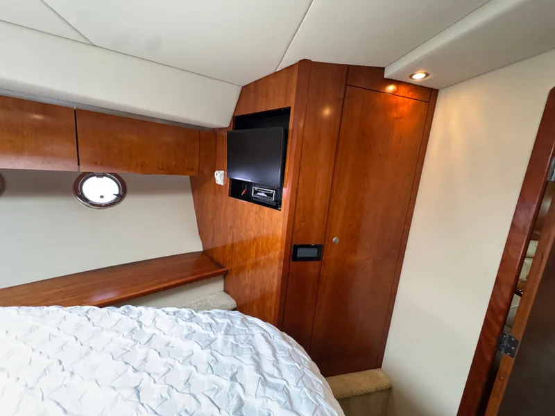 2009 Cruisers Yachts 520 Sports Coupe