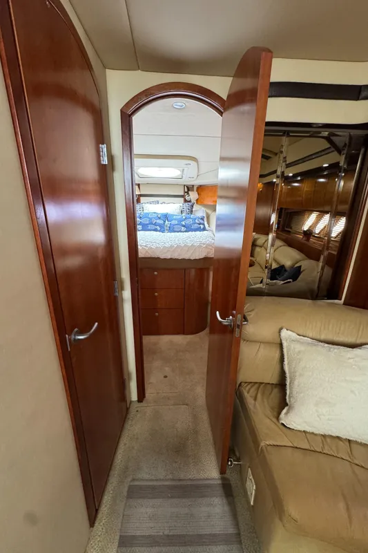 2009 Cruisers Yachts 520 Sports Coupe