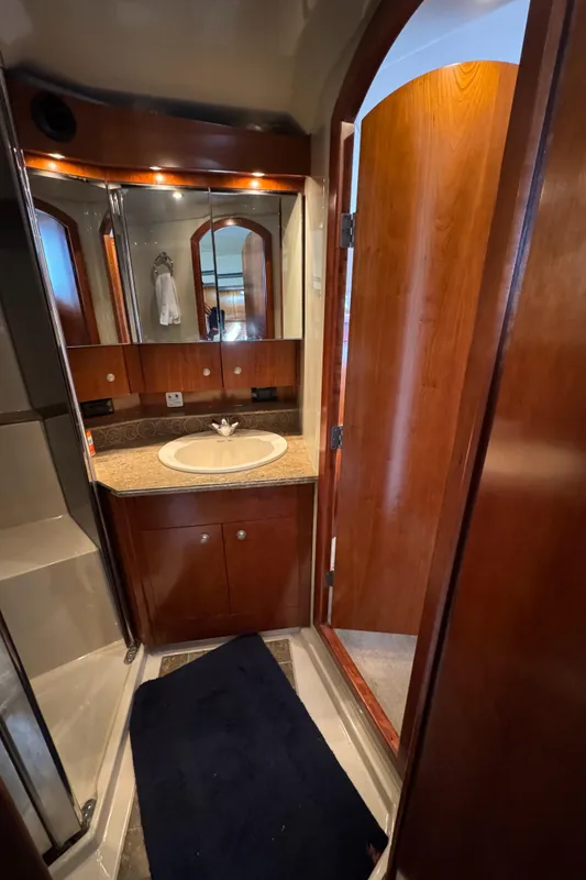 2009 Cruisers Yachts 520 Sports Coupe