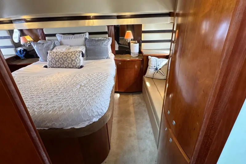 2009 Cruisers Yachts 520 Sports Coupe