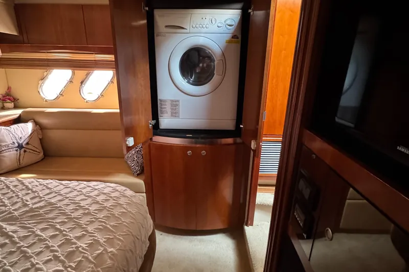 2009 Cruisers Yachts 520 Sports Coupe