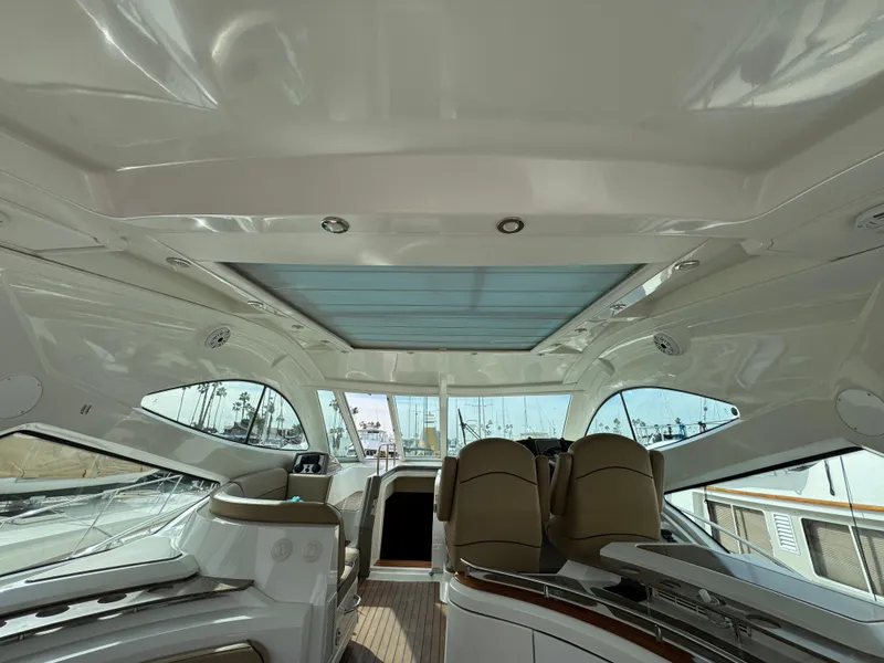 2009 Cruisers Yachts 520 Sports Coupe