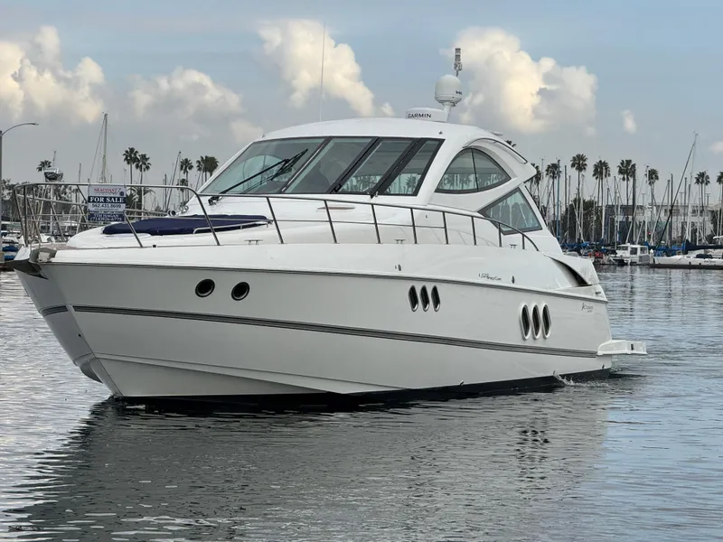 2009 Cruisers Yachts 520 Sports Coupe