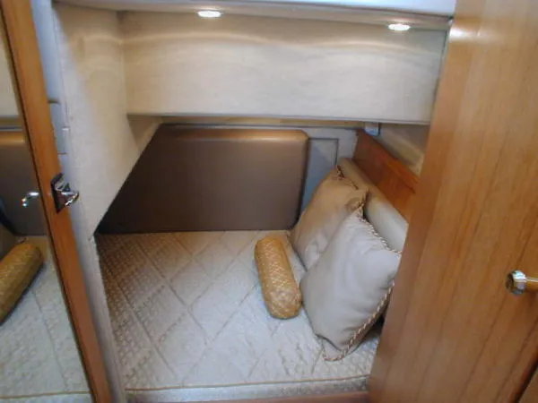 Mid Cabin