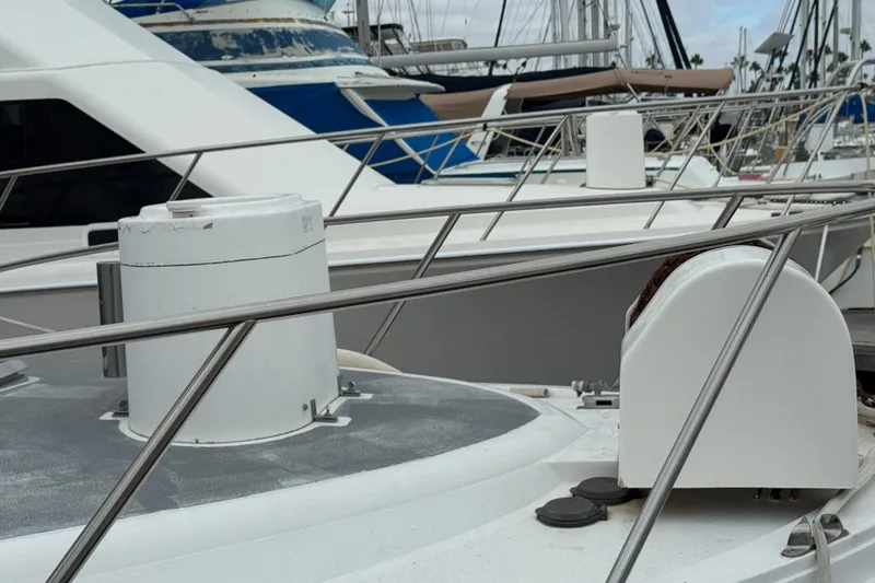 1993 Blackfin Sportfisher boat docked in a marina, surrounded by other vessels.